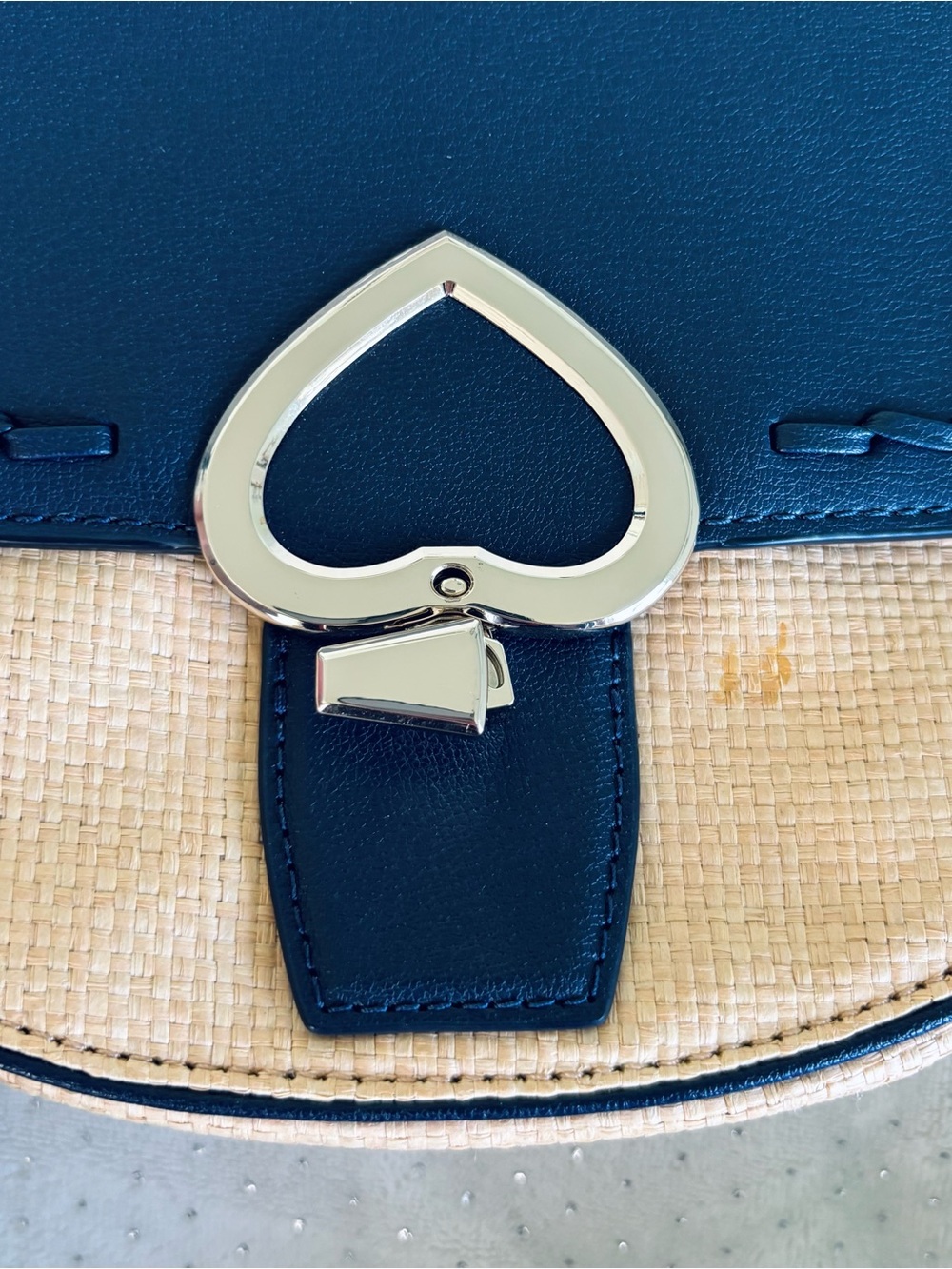 Kate Spade ‘Robyn’ Medium Chain Crossbody Bag Navy Leather and Woven Straw - Picture 3 of 9